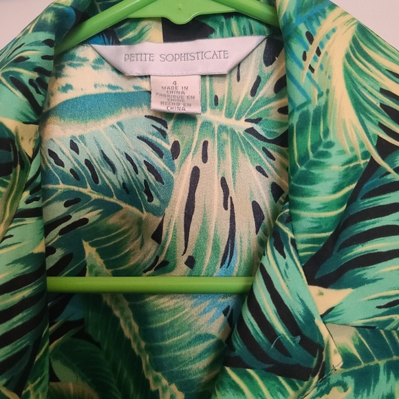 Button up mini dress with tropical plant print - Picture 2 of 5